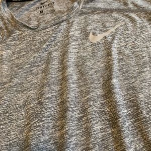 Men’s Nike Drifit Long Sleeve, Medium